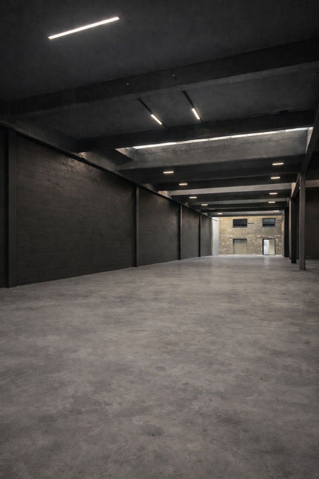 Vue en enfilade du lot 611 réhabilité, éclairage LED.